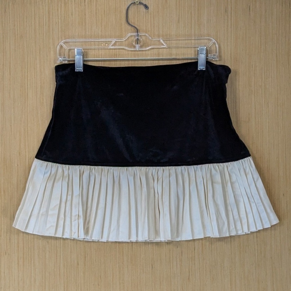 More To Come Womens Velvet Pleated Hem Mini Skirt Size M Black White Party Glam